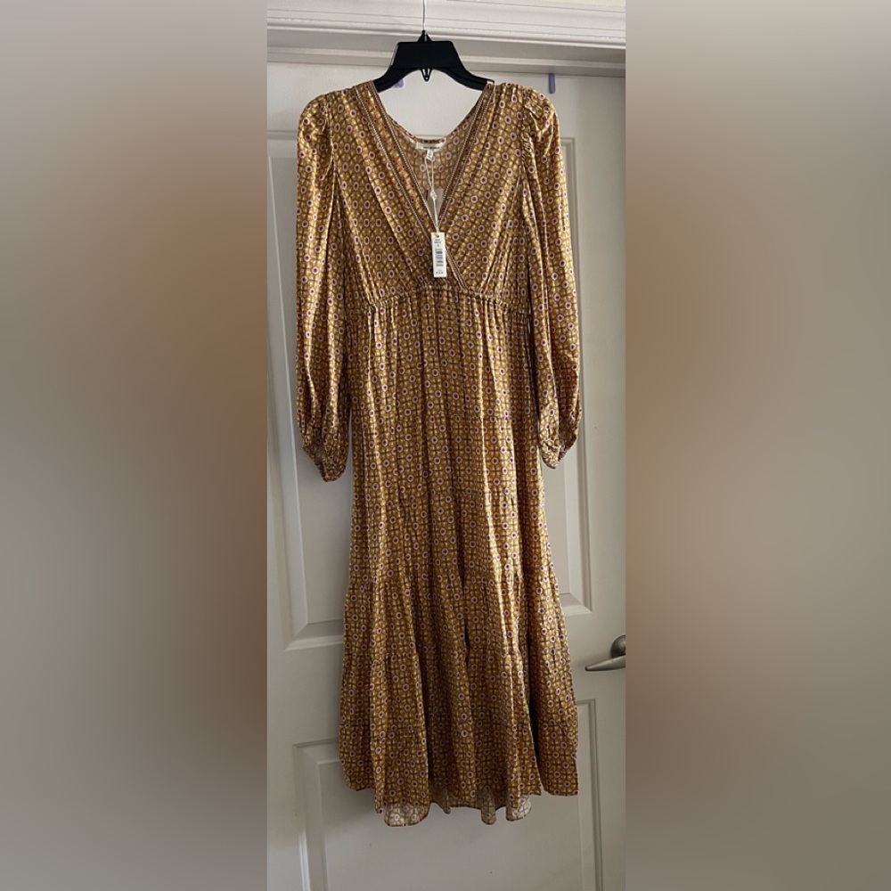 Max Studio Surplice 3/4 Sleeve Drawstring Waist
Midi Dress